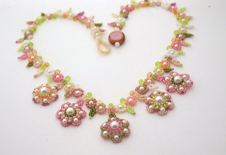Flowery beaded necklace with faux pearls, pink and white, beadwork