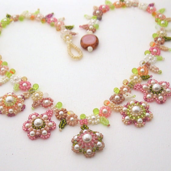 Flowery beaded necklace with faux pearls, pink and white, beadwork