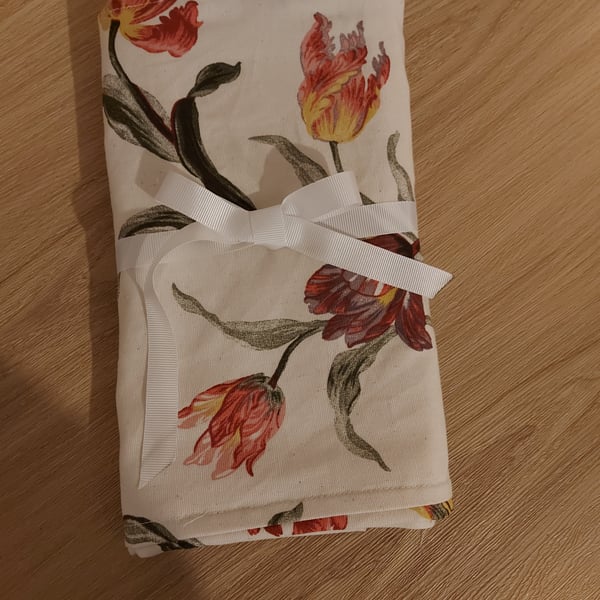 Tulip make up bag and brush role 