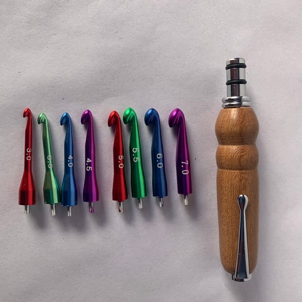 Crochet hook set with 8 coloured  hooks, with a  Elm hardwood handle.