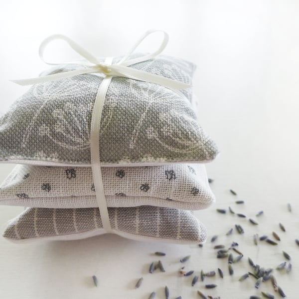 LAVENDER BUNDLE - dove grey Cow Parsley