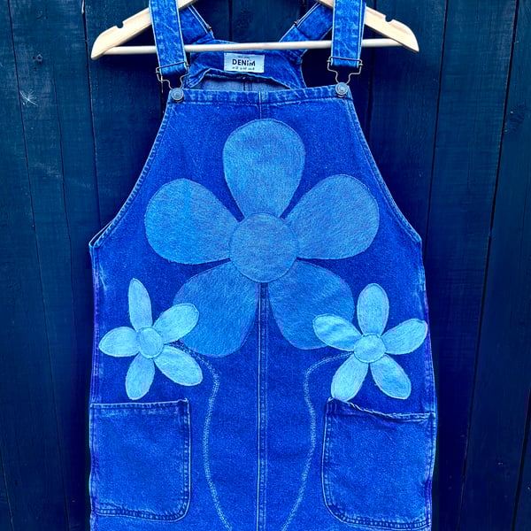 Denim pinafore - Upcycled - Denim flowers 