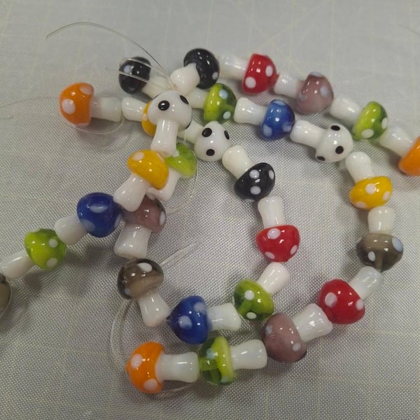 25 x Glass Lampwork 15mm Mushroom Beads
