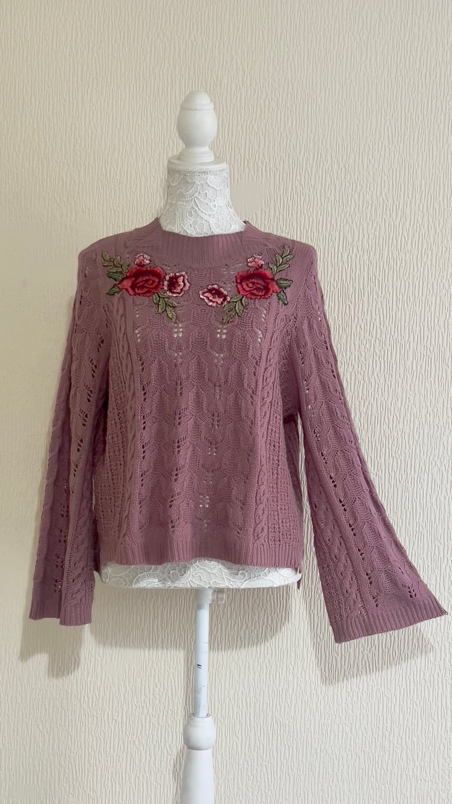 Upcycled Reworked Mauve Cable-Knit Sweater with Rose Embroidery – Size XL