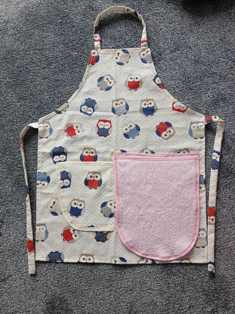 Child's Apron approx age 7-11 years 