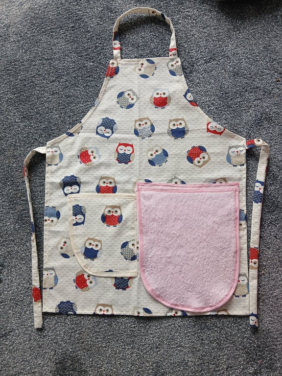 Child's Apron approx age 7-11 years 