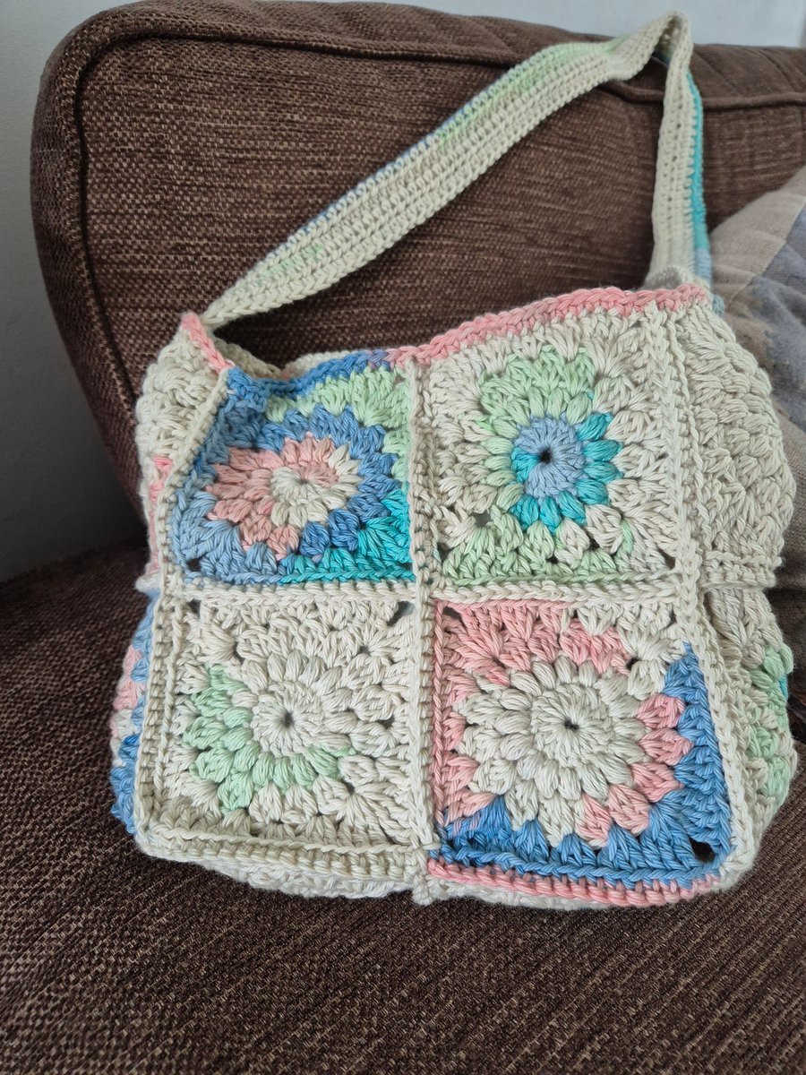 Summer crochet bag, sunburst granny squares