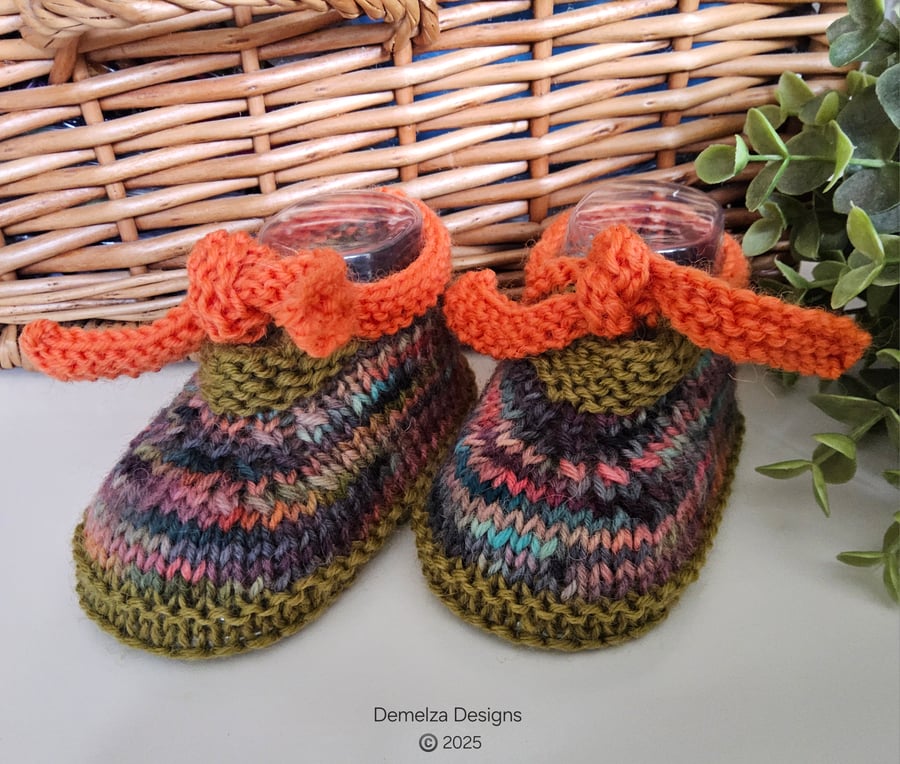 Pure Hand Dyed New Wool  Baby Booties 3-6 months