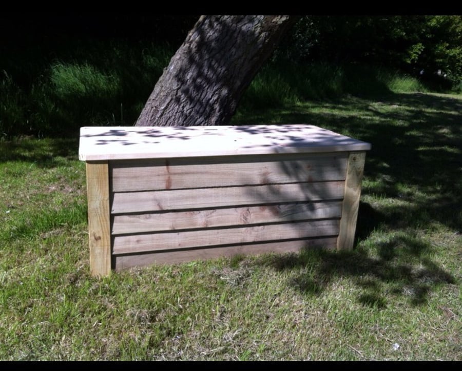 Garden storage bench 