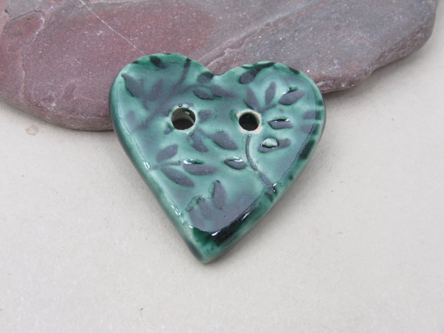 Medium Emerald Green Leaf Sprig Texture Heart Shaped Ceramic Button