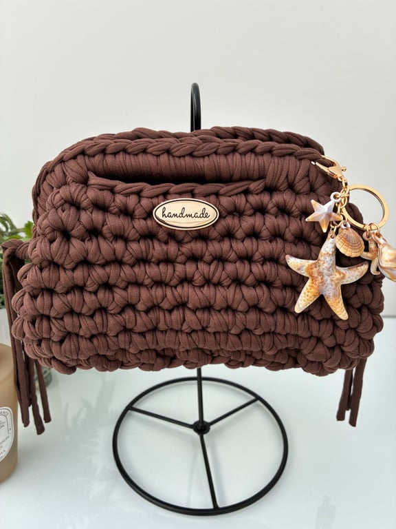 Crochet clasp handle clutch bag