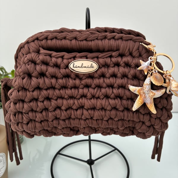 Crochet clasp handle clutch bag