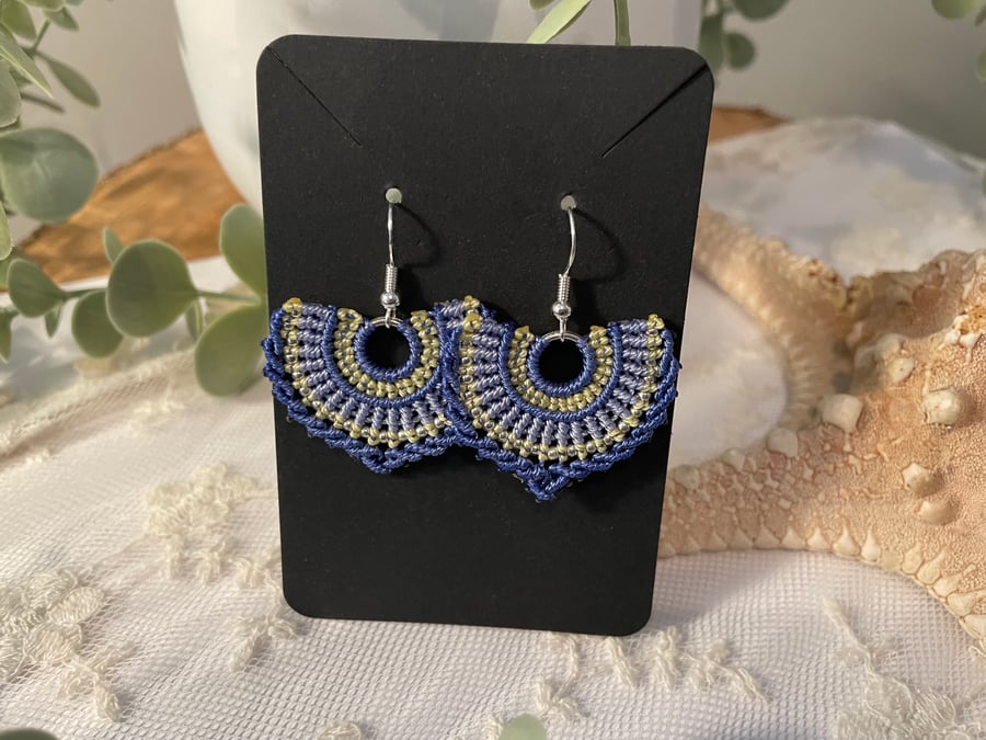 Dangle fan design beaded macrame drop earrings 