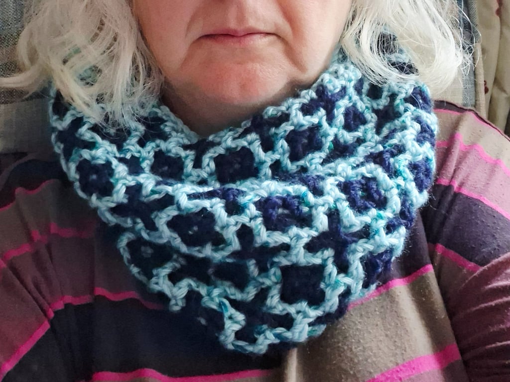 Reversible crocheted cowl in shades of blue