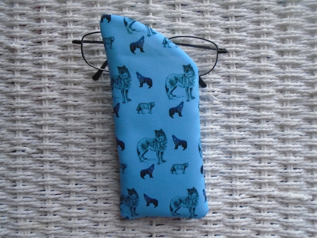 Wolf Glasses Case 