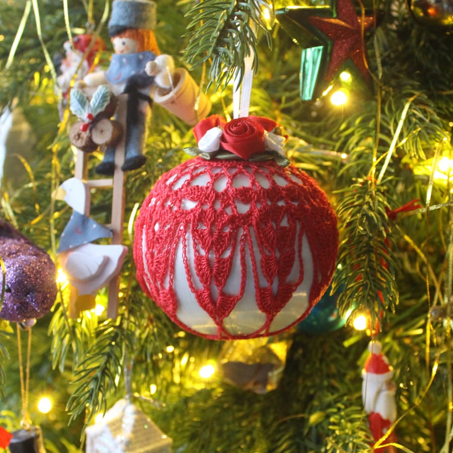 Christmas bauble white and red vintage style, T4