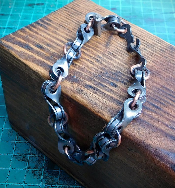 Twisted  Bike Chain Bracelet, Unisex, ideal for cyclists and mountain bikers