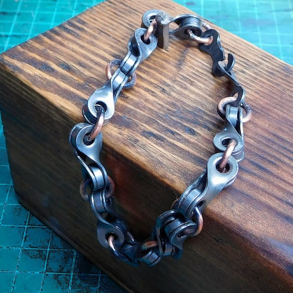 Twisted  Bike Chain Bracelet, Unisex, ideal for cyclists and mountain bikers