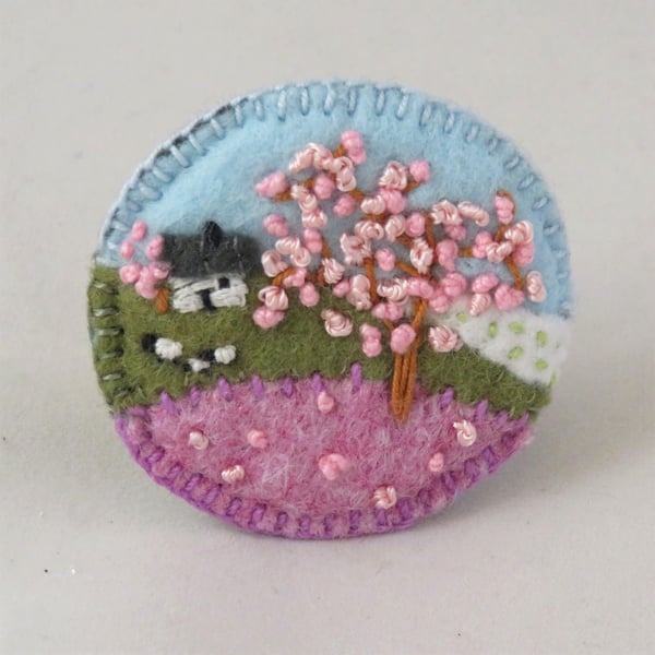 Blossom Tree - Circular felt brooch
