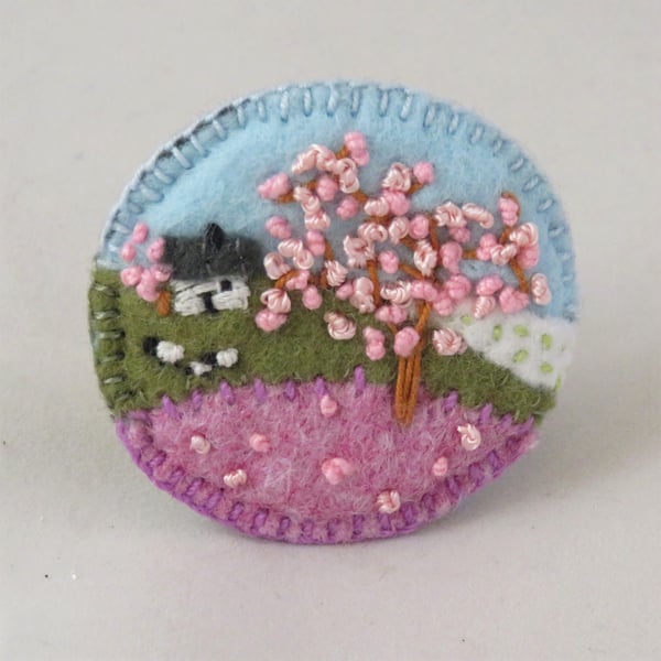 Blossom Tree - Circular felt brooch