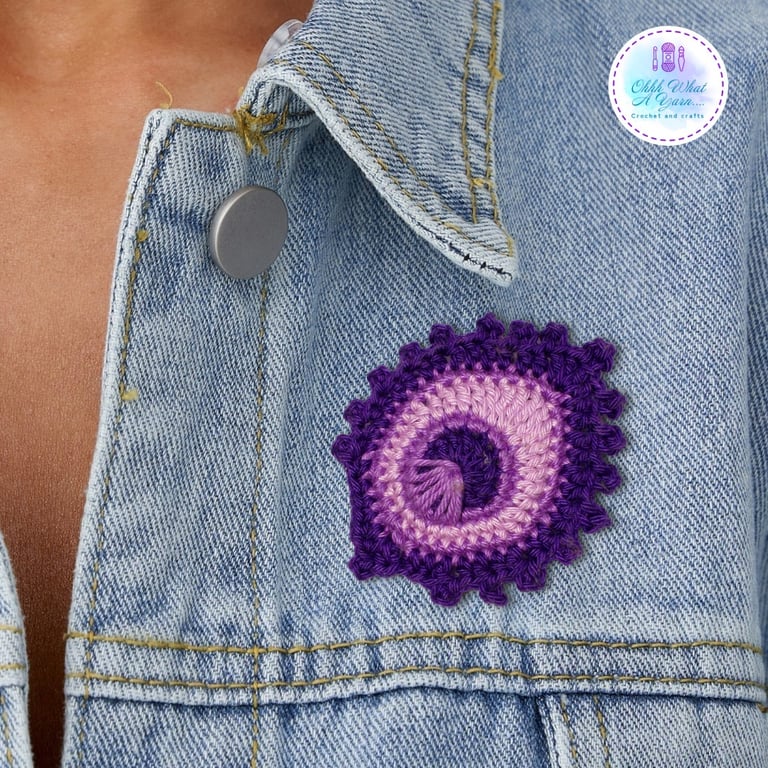 Crochet peacock feather brooch, peacock badge, peacock pin.