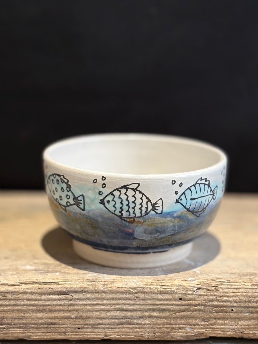 Stoneware fish shoal bowl 1