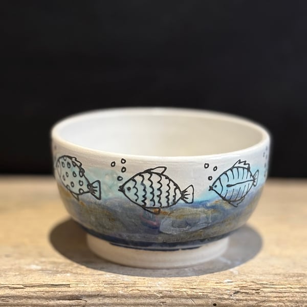Stoneware fish shoal bowl 1