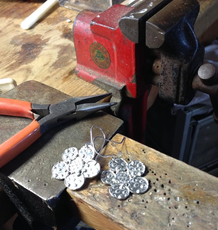 Daisy dangle earring