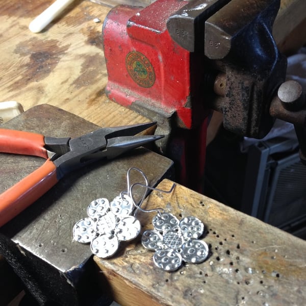 Daisy dangle earring