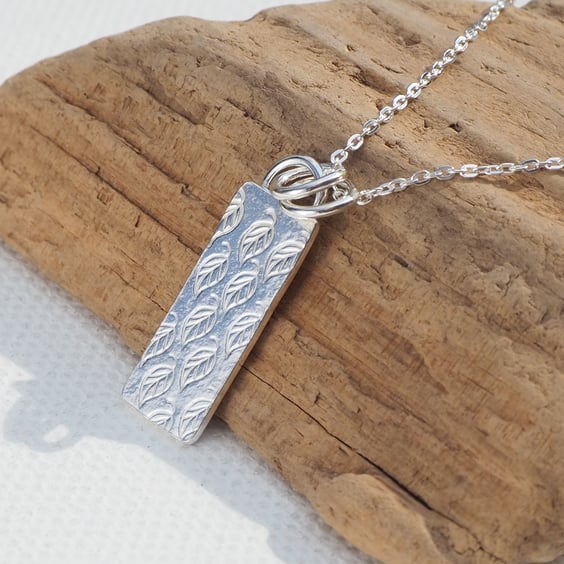 Silver leaf pendant necklace
