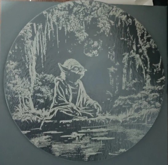 Star Wars Engraved Yoda Plaque or Cutting Board 26cm round 
