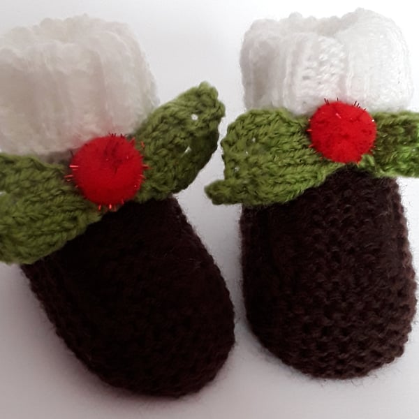 Christmas baby booties, Xmas pudding outfit newborn to 3 months