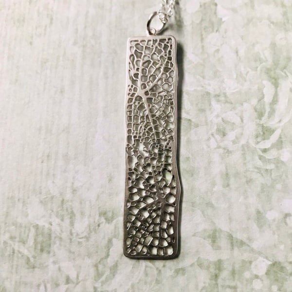 Filigree pendant necklace 