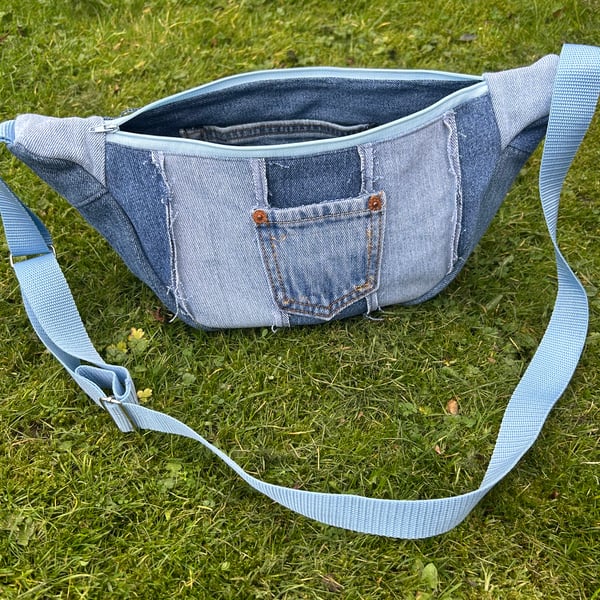 Denim cross body bag - mixed blues - Upcycled - sustainable fashion