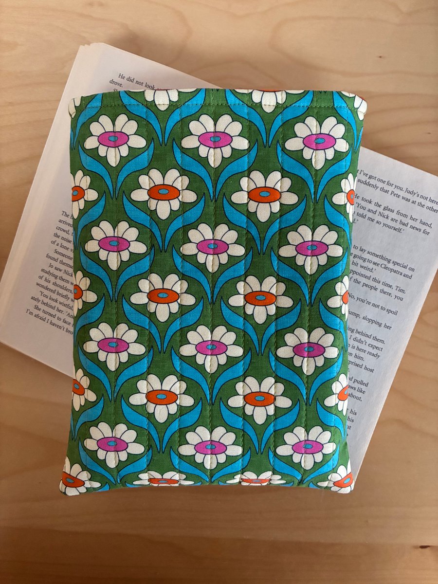 Retro Flowers Print Quilted Fabric Book Sleeve - Paperback Size 