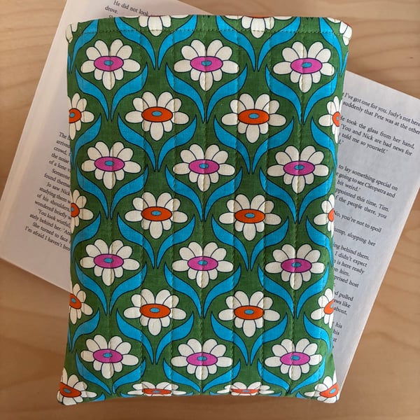 Retro Flowers Print Quilted Fabric Book Sleeve - Paperback Size 