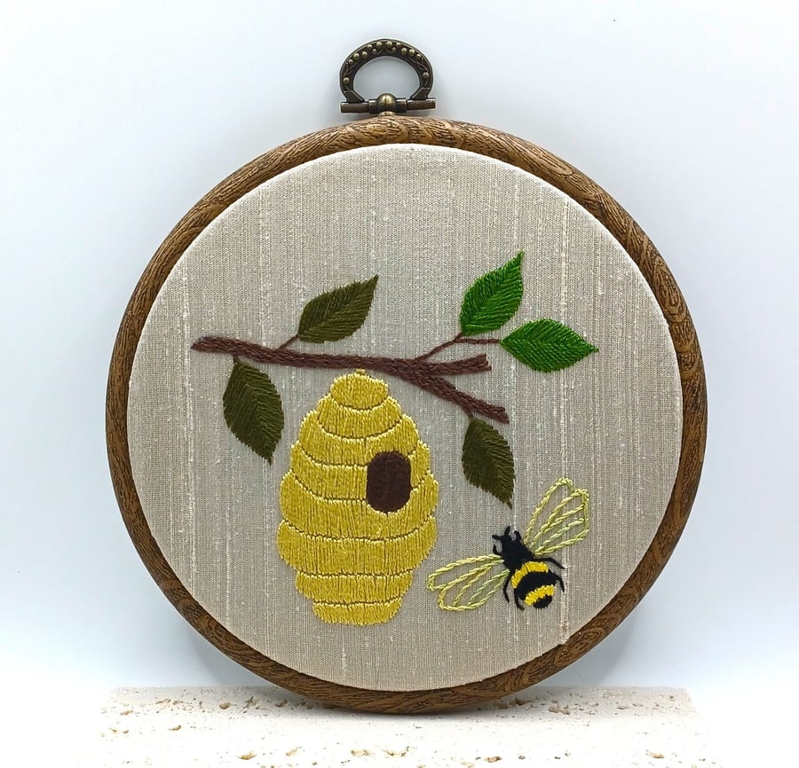 Bumblebee Embroidery, Bee Hive Embroidery Art, Embroidery Bee, Fuzzy Bee, Bee Gi