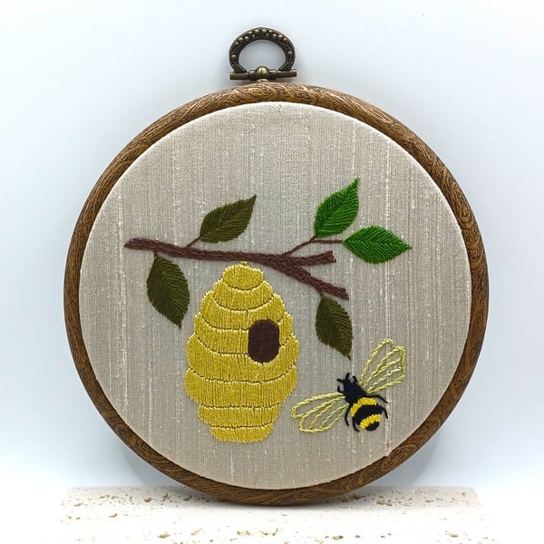 Bumblebee Embroidery, Bee Hive Embroidery Art, Embroidery Bee, Fuzzy Bee, Bee Gi