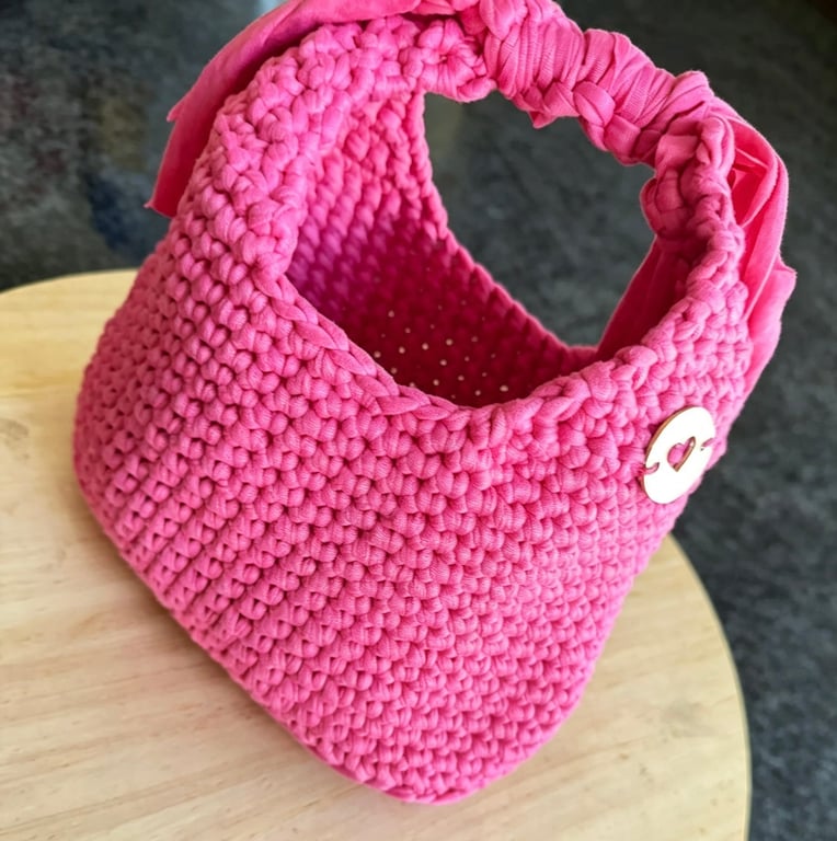 Pink Crochet bag with adjustable handles