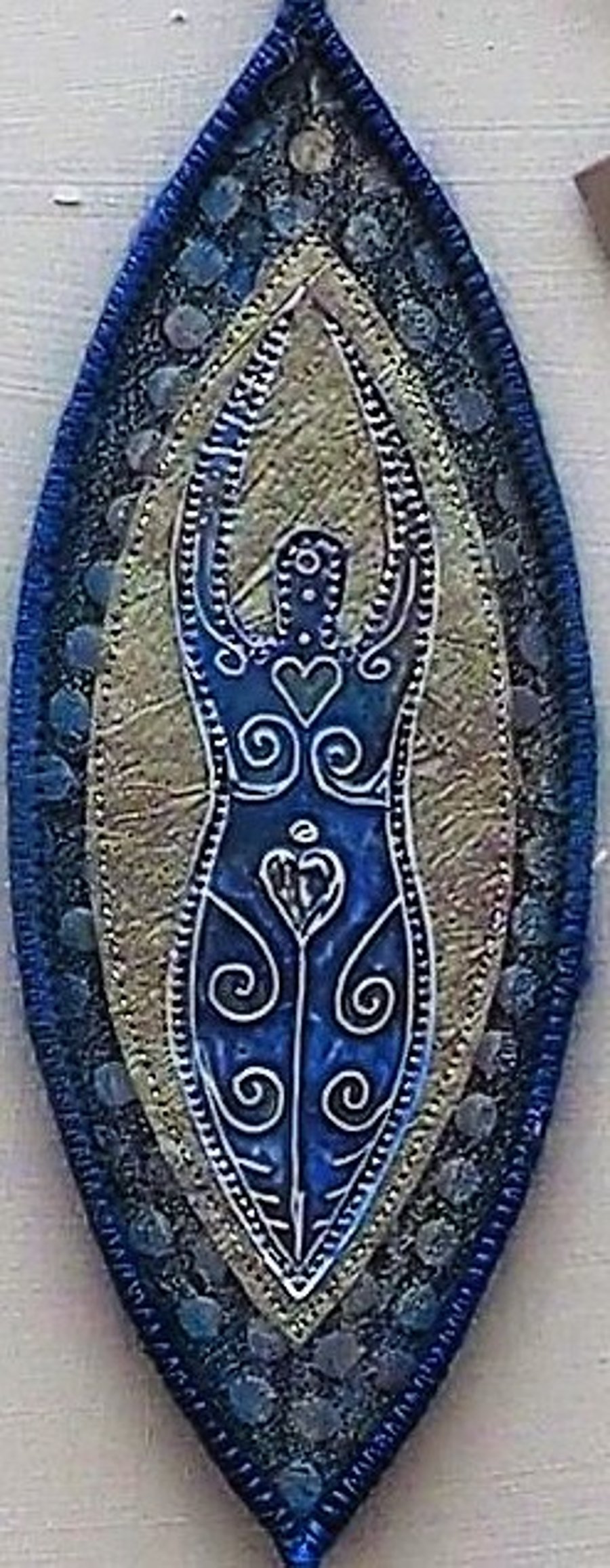 GAM560 - Goddess Aura Wallhanging - Blue - Silver - 21cm (8.5") long plus yarn