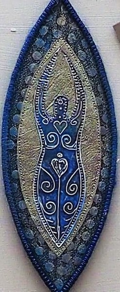 GAM560 - Goddess Aura Wallhanging - Blue - Silver - 21cm (8.5") long plus yarn