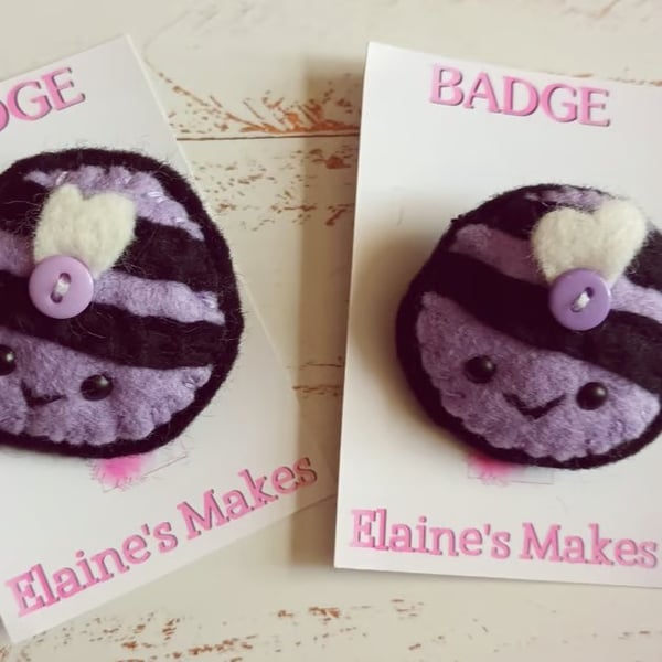 'Bumble Bee' badge hand sewn in wool blend felt (lilac)
