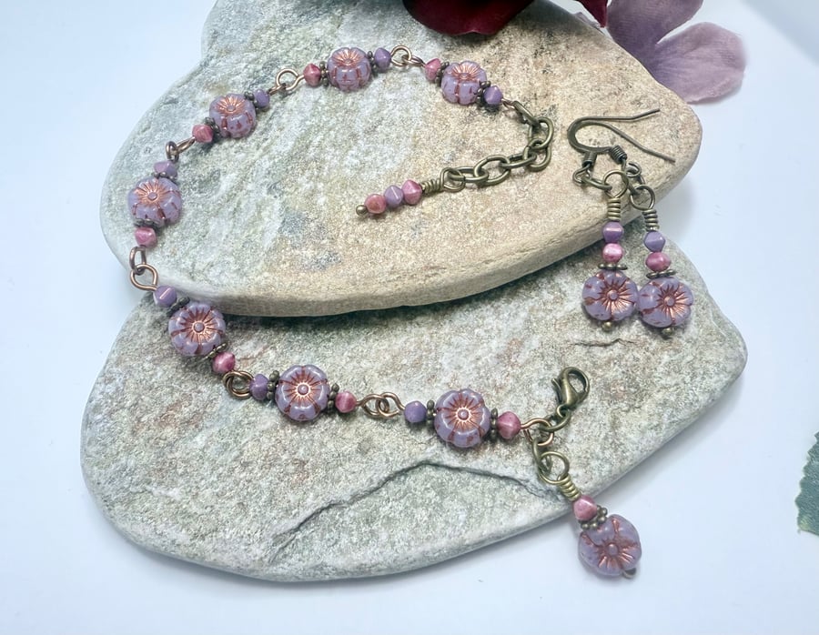 Handmade lilac flower bracelet & earrings set, boho style matching jewellery 