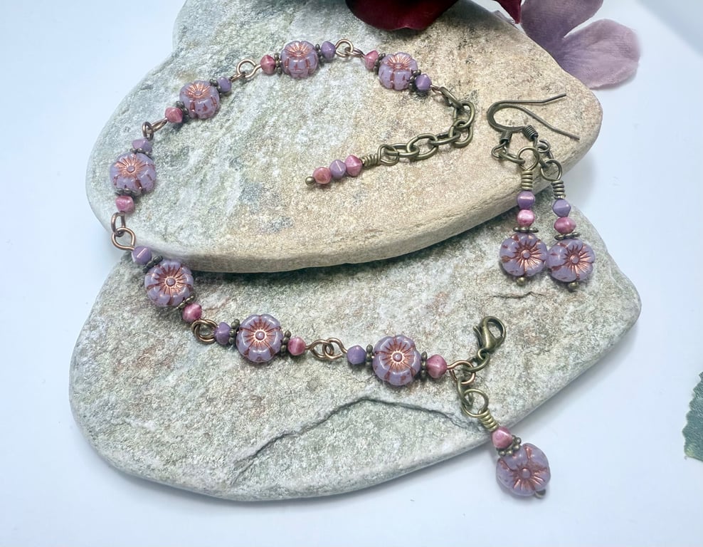Handmade lilac flower bracelet & earrings set, boho style matching jewellery 