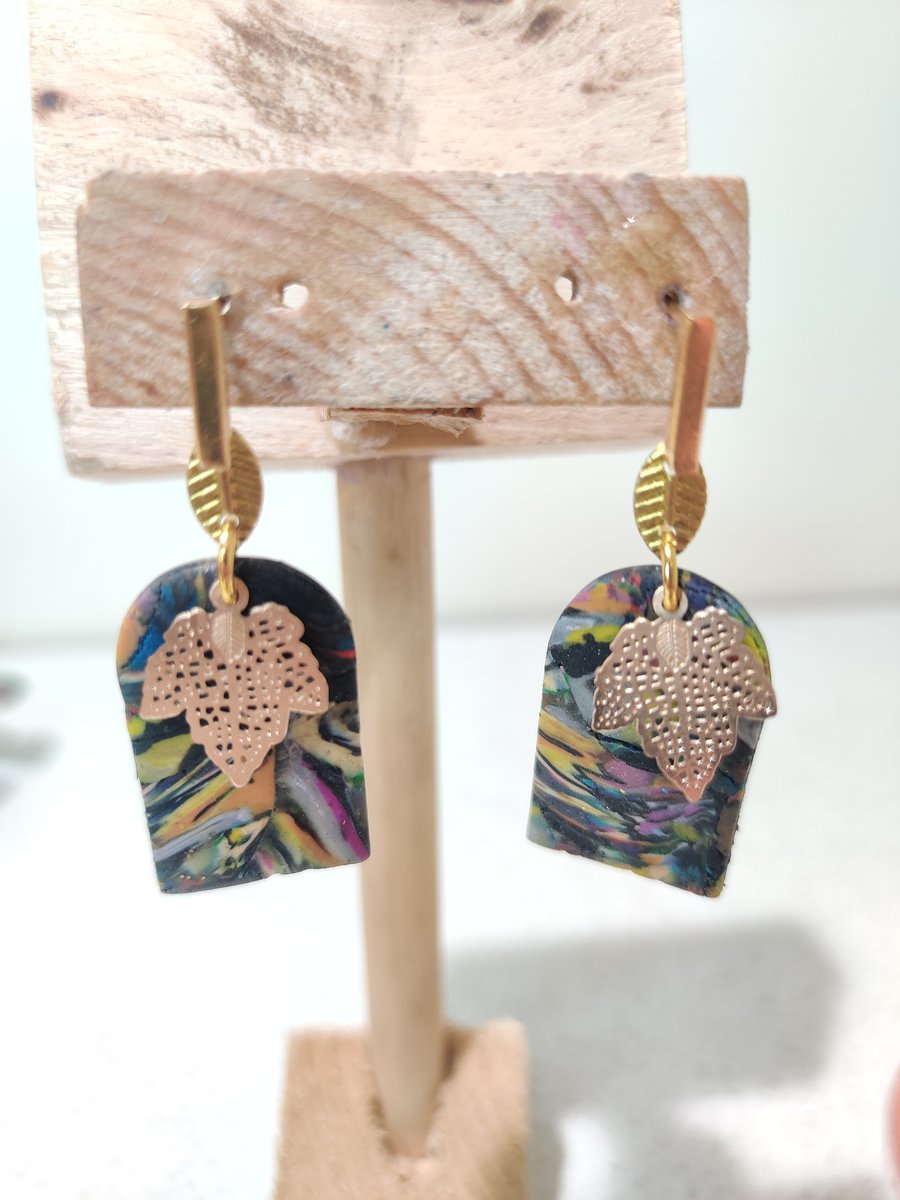 Greenblack scrap leaf dangle earrings