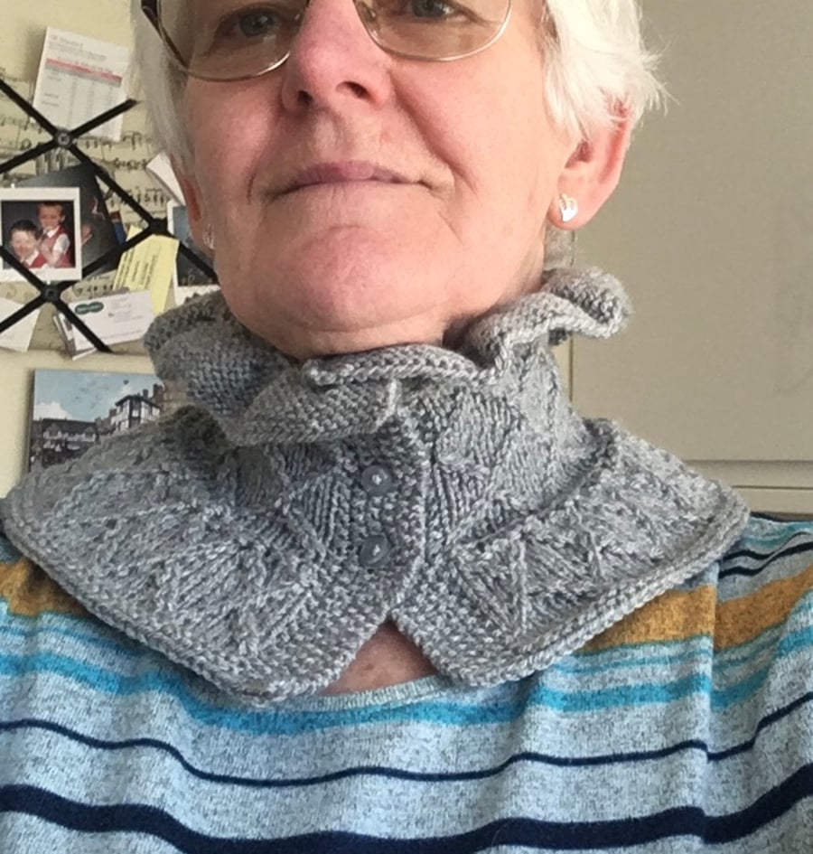 Neckwarmer - Pleats and Frills