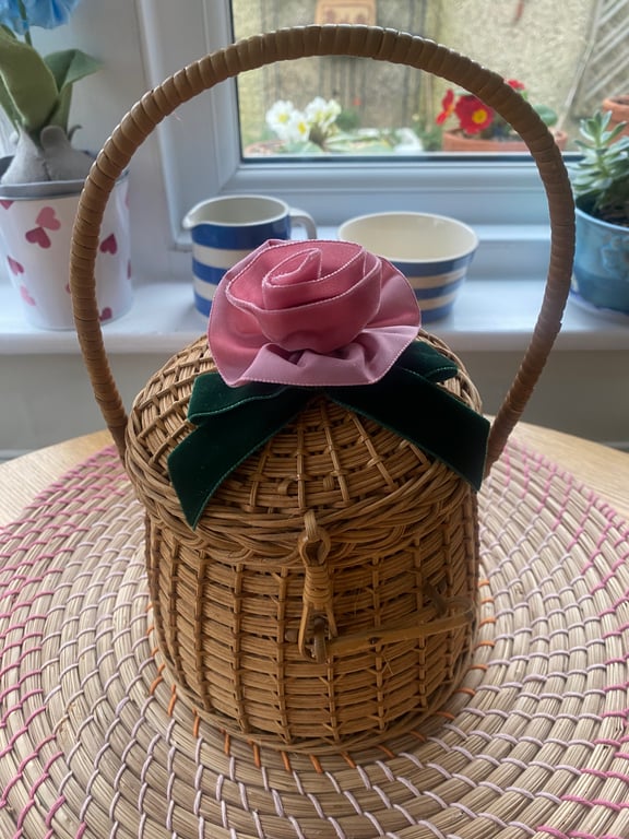 Sewing basket or handbag in revamped vintage wicker 