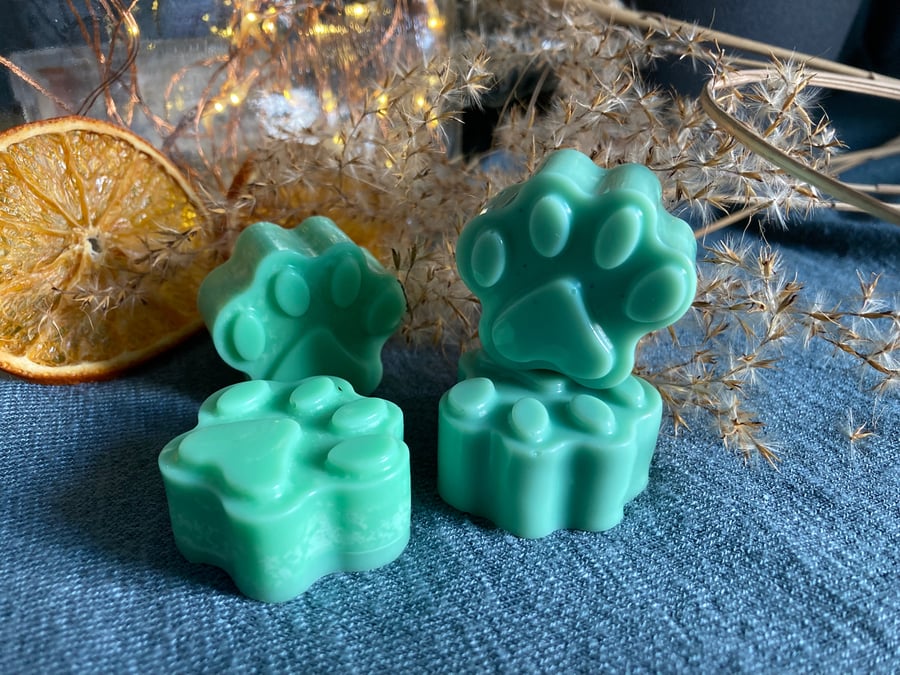Scented soy wax melts, paw shaped