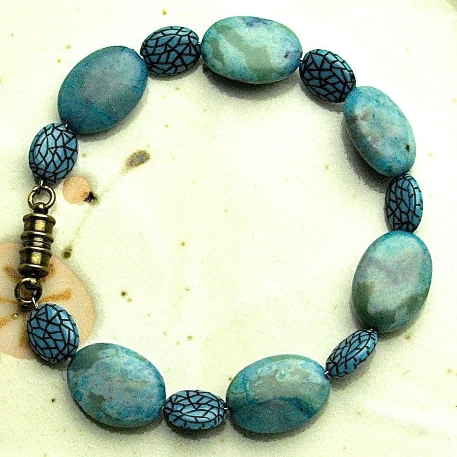 Turquoise Agate Bead Bracelet with Magnetic Clasp.- UK Free Post