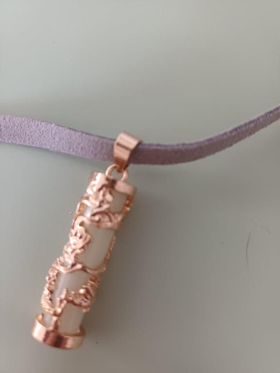 Suede chain with glow in the dark pendant